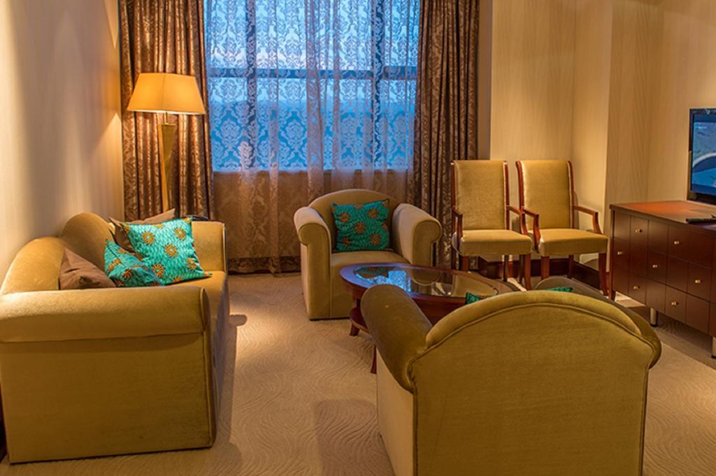 President Hotel At Umodzi Park Лилонгве Номер фото