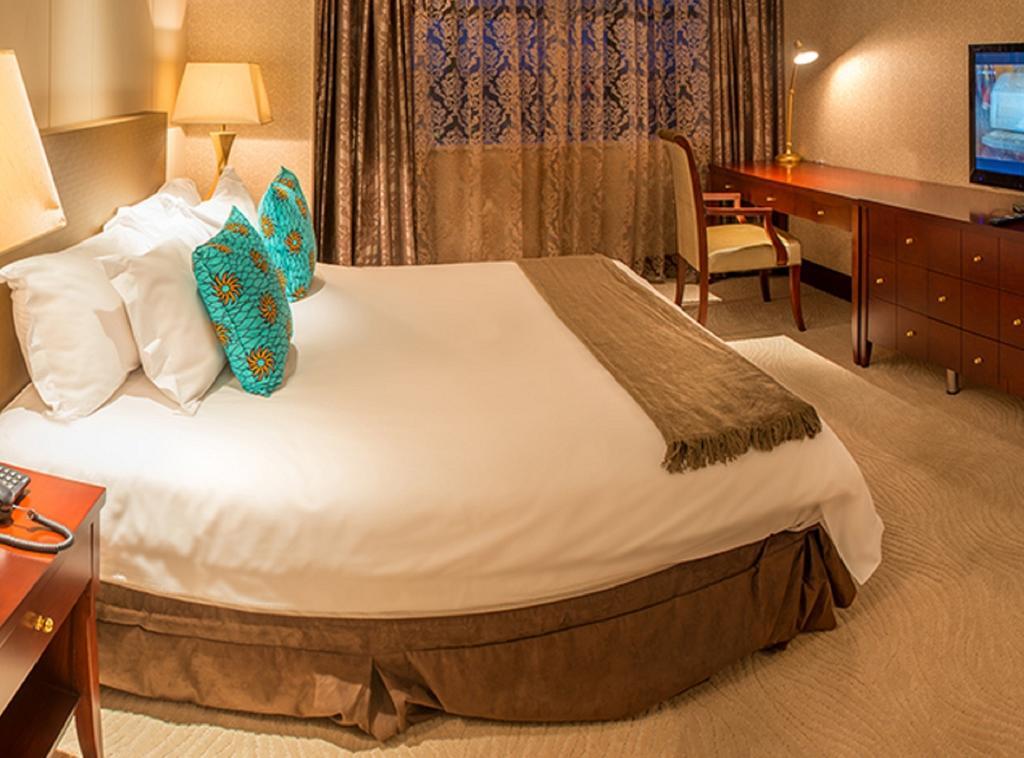 President Hotel At Umodzi Park Лилонгве Номер фото