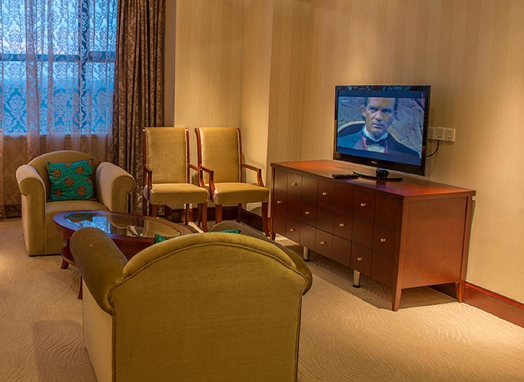 President Hotel At Umodzi Park Лилонгве Номер фото