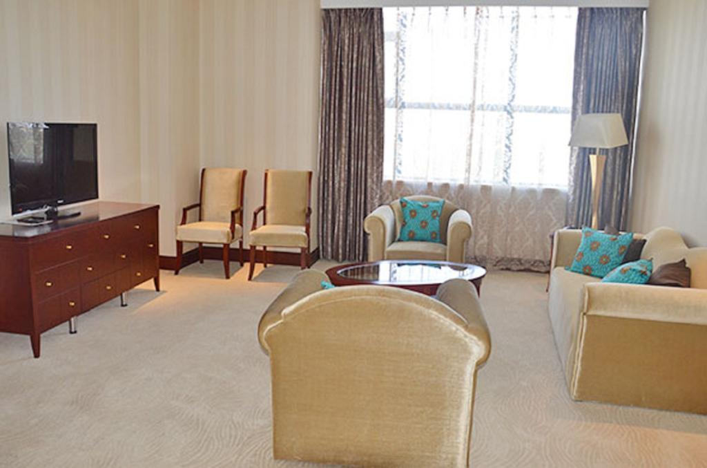 President Hotel At Umodzi Park Лилонгве Номер фото