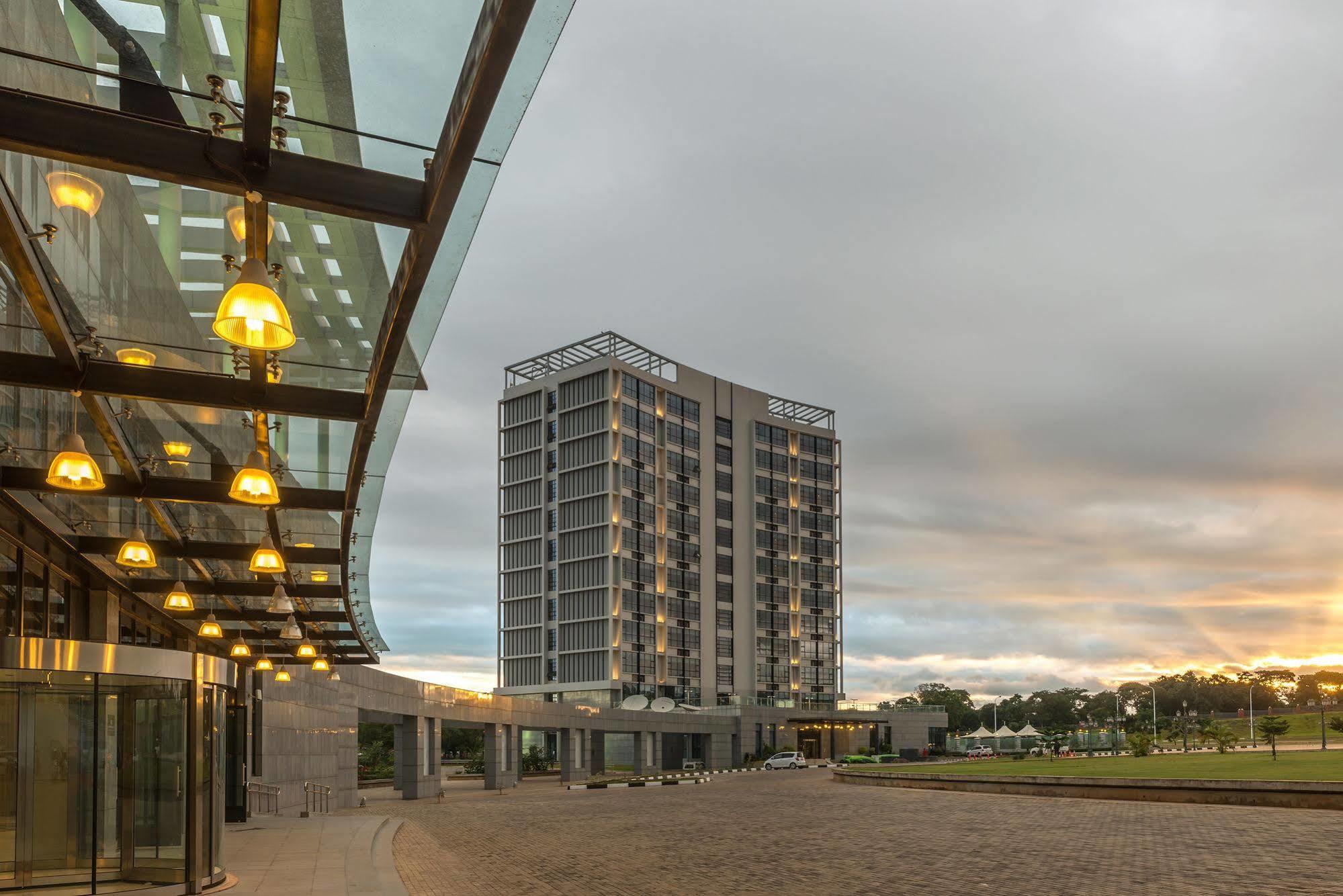 President Hotel At Umodzi Park Лилонгве Экстерьер фото
